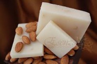 Jabón artesanal de almendras. 